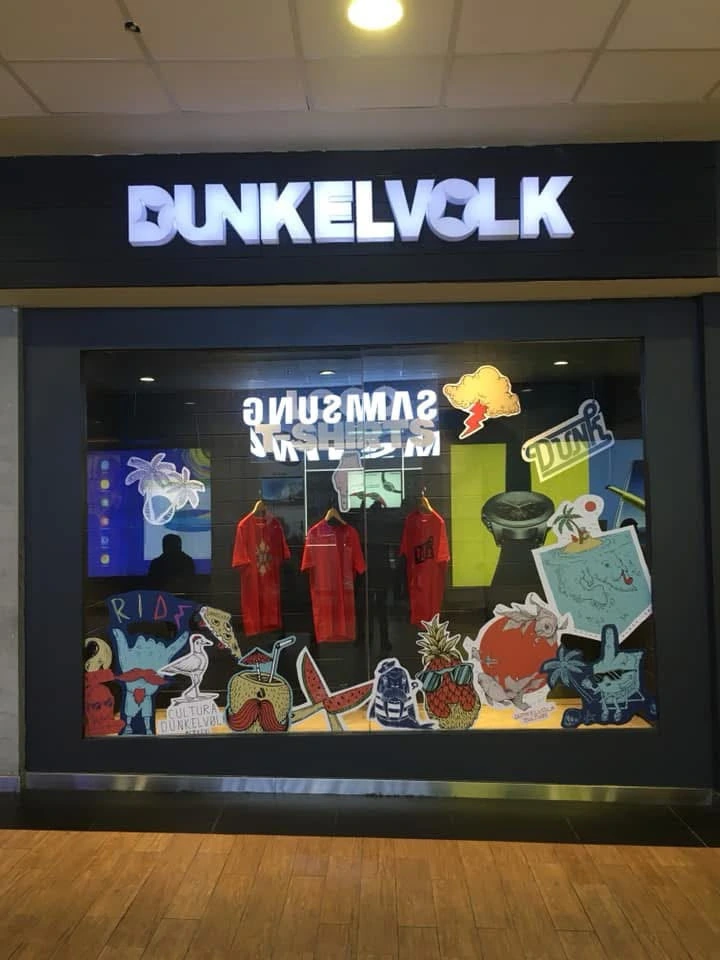 Dunkelvolk — vitrina comercial con identidad de marca y composición gráfica de alto impacto.