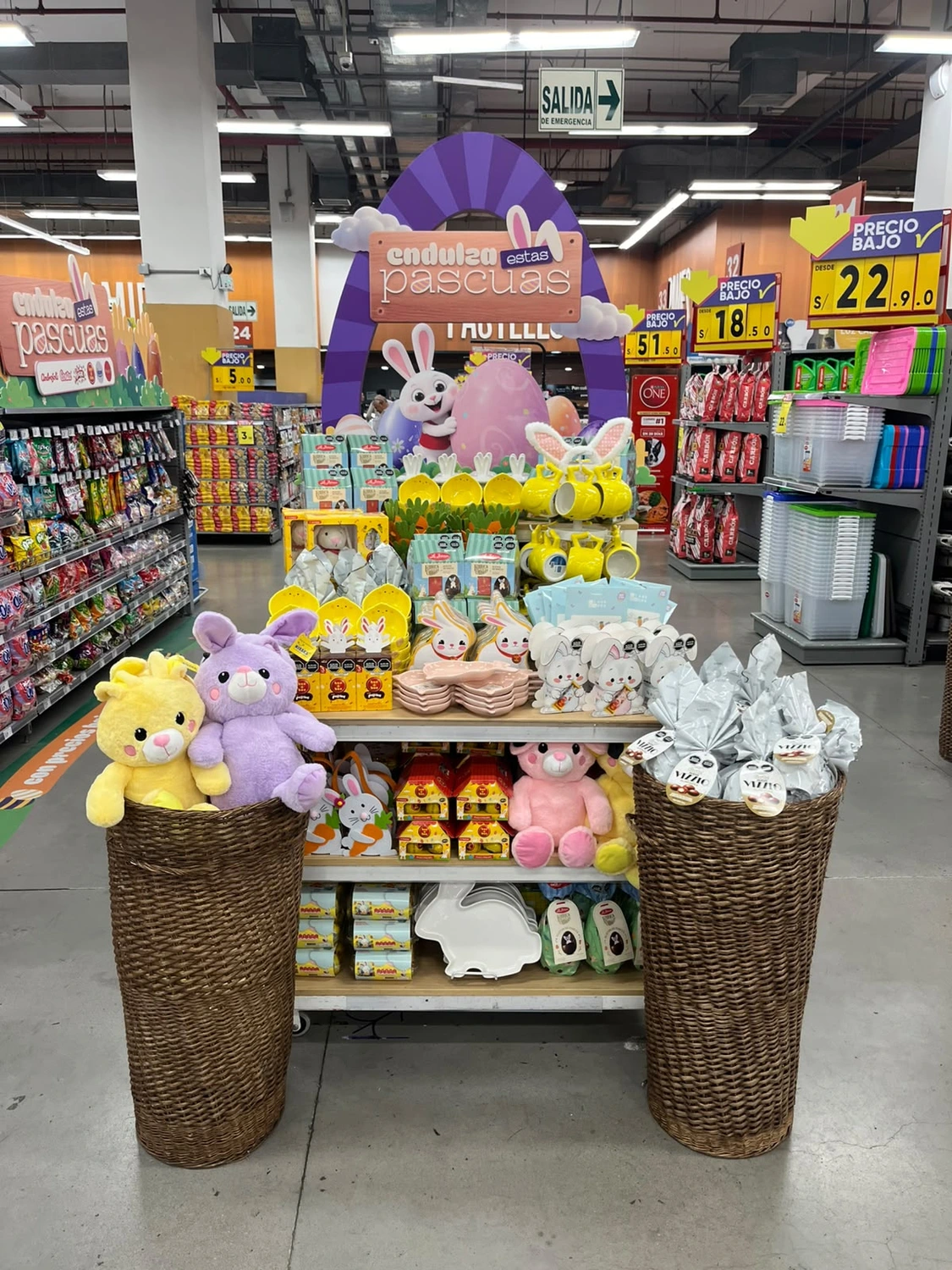Pascuas — segunda propuesta visual con otra composición de producto, personajes y elementos decorativos.