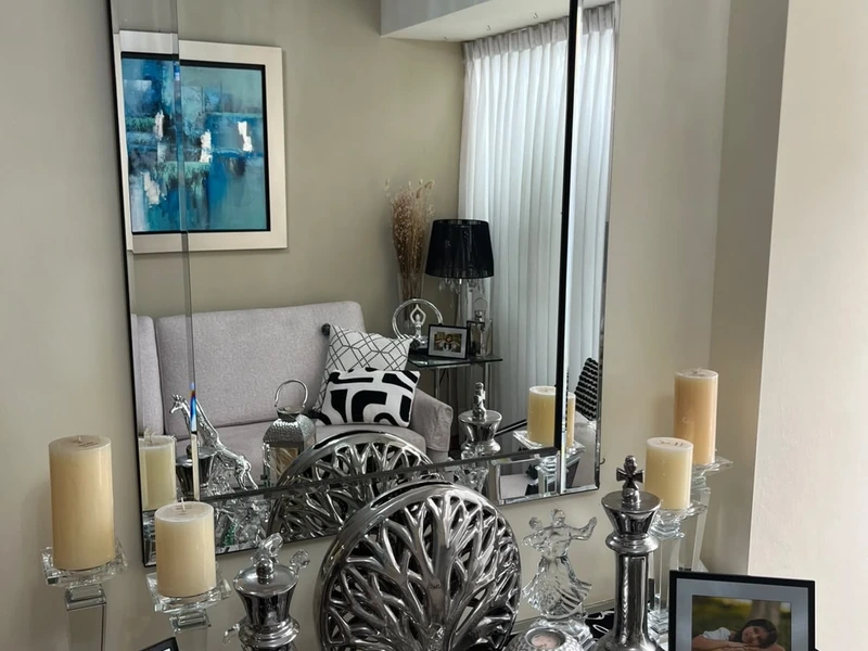 Styling y ambientación de consola y espejo